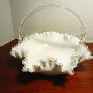 Fenton White Silvercrest bridal basket with handle 11" across EXC